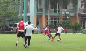 VIDEO: Công Phượng lóng ngóng, gây thất vọng trên sân tập của HAGL VIDEO: Công Phượng lóng ngóng, gây thất vọng trên sân tập của HAGL