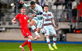 Giải cơn khát bàn thắng, Ronaldo lập kỷ lục vô tiền khoáng hậu ở trời Âu Giải cơn khát bàn thắng, Ronaldo lập kỷ lục vô tiền khoáng hậu ở trời Âu