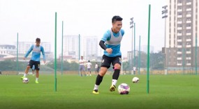 VIDEO: Quang Hải và các đồng đội thực hiện thử thách sút bóng bằng chân trái VIDEO: Quang Hải và các đồng đội thực hiện thử thách sút bóng bằng chân trái