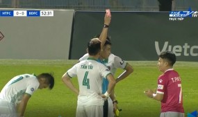 VIDEO: Cựu trung vệ ĐT Việt Nam nhận thẻ đỏ sau những pha phạm lỗi 'nghiệp dư' VIDEO: Cựu trung vệ ĐT Việt Nam nhận thẻ đỏ sau những pha phạm lỗi 'nghiệp dư'