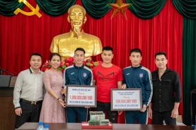 NÓNG: CLB Than Quảng Ninh được nhóm CĐV 'đặc biệt' tặng 1,5 Tỷ NÓNG: CLB Than Quảng Ninh được nhóm CĐV 'đặc biệt' tặng 1,5 Tỷ