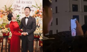 HAGL tụ tập đàn hát, Xuân Trường tranh thủ gọi video cho 'bà xã' đầy ngọt ngào HAGL tụ tập đàn hát, Xuân Trường tranh thủ gọi video cho 'bà xã' đầy ngọt ngào
