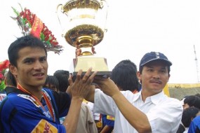 TƯ LIỆU QUÝ: Kiatisak trong màu áo HAGL đả bại đại diện thủ đô 14 năm trước TƯ LIỆU QUÝ: Kiatisak trong màu áo HAGL đả bại đại diện thủ đô 14 năm trước