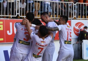 Bậc thầy chiến thuật Kiatisak 'hoá phép', HAGL chính thức trụ hạng thành công ở VLeague 2021 Bậc thầy chiến thuật Kiatisak 'hoá phép', HAGL chính thức trụ hạng thành công ở VLeague 2021