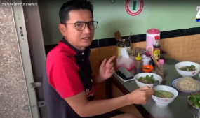 VIDEO: Được nếm thử đặc sản 'Phở 2 tô', HLV Kiatisak tấm tắc khen ngon VIDEO: Được nếm thử đặc sản 'Phở 2 tô', HLV Kiatisak tấm tắc khen ngon
