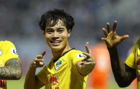 'Siêu xe F1' Văn Toàn đạt cột mốc khủng cùng HAGL, đến Công Phượng cũng phải ghen tỵ 'Siêu xe F1' Văn Toàn đạt cột mốc khủng cùng HAGL, đến Công Phượng cũng phải ghen tỵ