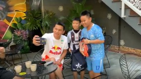 VIDEO: Kiatisuk xứng đáng là HLV thân thiện nhất V.League khi giao lưu với fan nhí VIDEO: Kiatisuk xứng đáng là HLV thân thiện nhất V.League khi giao lưu với fan nhí