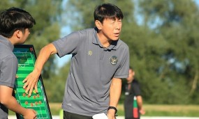 Tuyển thủ Indonesia đồng thanh hô 'đánh bại Việt Nam' nhưng khiến HLV phát điên vì lười biếng Tuyển thủ Indonesia đồng thanh hô 'đánh bại Việt Nam' nhưng khiến HLV phát điên vì lười biếng
