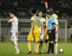 VIDEO: 'Thảm họa trọng tài' trận HAGL vs Thanh Hóa cách đây 4 năm VIDEO: 'Thảm họa trọng tài' trận HAGL vs Thanh Hóa cách đây 4 năm