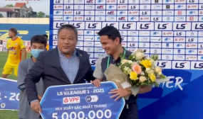 VIDEO: 'Đá không ai chịu nổi', Kiatisak và HAGL lĩnh trọn bộ giải thưởng tháng 4 V-League VIDEO: 'Đá không ai chịu nổi', Kiatisak và HAGL lĩnh trọn bộ giải thưởng tháng 4 V-League