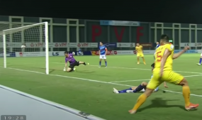 VIDEO: 'Sao mai' trở về từ Hàn Quốc của bầu Đức lập siểu phẩm từ 'góc 0 độ' khiến thầy Park 'lác mắt' VIDEO: 'Sao mai' trở về từ Hàn Quốc của bầu Đức lập siểu phẩm từ 'góc 0 độ' khiến thầy Park 'lác mắt'