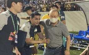 Ông Park đáp trả một câu đầy cứng rắn về khả năng bị thay thế bởi Kiatisuk Ông Park đáp trả một câu đầy cứng rắn về khả năng bị thay thế bởi Kiatisuk