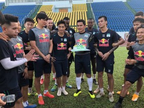 HLV Kiatisuk khẳng định: 'Sức khoẻ quan trọng hơn bóng đá' HLV Kiatisuk khẳng định: 'Sức khoẻ quan trọng hơn bóng đá'