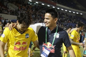 Văn Toàn khen ngợi Kiatisak hết lời vì 'nâng tầm' HAGL ở mùa giải năm nay Văn Toàn khen ngợi Kiatisak hết lời vì 'nâng tầm' HAGL ở mùa giải năm nay