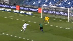 VIDEO: Ronaldo biến đối thủ thành gã hề, ghi bàn thứ 100 cho Juventus VIDEO: Ronaldo biến đối thủ thành gã hề, ghi bàn thứ 100 cho Juventus