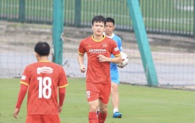 VIDEO buổi tập của ĐTVN ngày 16/5: Hoàng Đức tập tễnh, thầy Park vui đùa cùng các học trò VIDEO buổi tập của ĐTVN ngày 16/5: Hoàng Đức tập tễnh, thầy Park vui đùa cùng các học trò