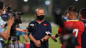HLV Park Hang Seo: 'Tâm lý tuyển thủ Việt Nam có chút không ổn định' HLV Park Hang Seo: 'Tâm lý tuyển thủ Việt Nam có chút không ổn định'