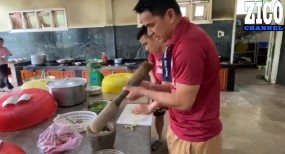 VIDEO: Kiatisak hóa thân thành 'siêu đầu bếp' ngay tại bếp ăn của HAGL VIDEO: Kiatisak hóa thân thành 'siêu đầu bếp' ngay tại bếp ăn của HAGL