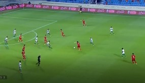 VIDEO: Những cú sút xa 'thử thách trí tưởng tượng' của Tuấn Anh và Xuân Trường VIDEO: Những cú sút xa 'thử thách trí tưởng tượng' của Tuấn Anh và Xuân Trường