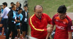 Tiến Linh: “Thầy Park không lo chỉ đạo mà toàn lo đánh nhau thế này” Tiến Linh: “Thầy Park không lo chỉ đạo mà toàn lo đánh nhau thế này”