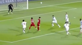 VIDEO: Công Phượng ngã trong vòng cấm UAE nhưng trọng tài từ chối penalty VIDEO: Công Phượng ngã trong vòng cấm UAE nhưng trọng tài từ chối penalty