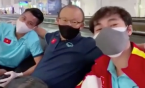 VIDEO: Văn Toàn vất vả dạy thầy Park nói 'cảm ơn mọi người' bằng tiếng Việt VIDEO: Văn Toàn vất vả dạy thầy Park nói 'cảm ơn mọi người' bằng tiếng Việt