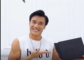 VIDEO: Bùi Tiến Dũng tự tay đóng gói sản phẩm, chăm chút cho thương hiệu cá nhân VIDEO: Bùi Tiến Dũng tự tay đóng gói sản phẩm, chăm chút cho thương hiệu cá nhân