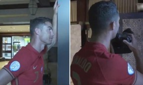 VIDEO: Ronaldo thể hiện tài chụp ảnh rồi 'gáy' lớn 'Tôi chụp đẹp hơn hẳn nhiếp ảnh gia đang đứng cạnh tôi đây!' VIDEO: Ronaldo thể hiện tài chụp ảnh rồi 'gáy' lớn 'Tôi chụp đẹp hơn hẳn nhiếp ảnh gia đang đứng cạnh tôi đây!'