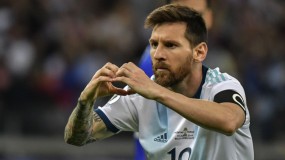 VIDEO: Messi 'tịt ngòi', Argentina chật vật đánh bại Paraguay VIDEO: Messi 'tịt ngòi', Argentina chật vật đánh bại Paraguay