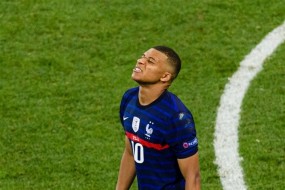 'Tội đồ' Mbappe không thể chợp mắt nổi sau pha sút hỏng pen khiến ĐT Pháp rời EURO 2020 'Tội đồ' Mbappe không thể chợp mắt nổi sau pha sút hỏng pen khiến ĐT Pháp rời EURO 2020