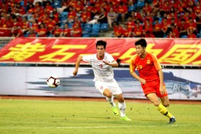 Trung vệ huyền thoại ĐTVN: 'Trình độ cầu thủ Trung Quốc 10 năm vẫn cứ dậm chân tại chỗ'