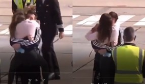 VIDEO: Messi được 'nóc nhà' thưởng nóng ngay ở sân bay sau khi vô địch Copa VIDEO: Messi được 'nóc nhà' thưởng nóng ngay ở sân bay sau khi vô địch Copa