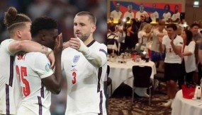 VIDEO: Maguire cầm đầu, tuyển Anh mở tiệc và nhảy múa như nhà vô địch sau trận chung kết EURO VIDEO: Maguire cầm đầu, tuyển Anh mở tiệc và nhảy múa như nhà vô địch sau trận chung kết EURO