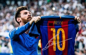 Vô địch Copa America, Messi đồng ý ở lại Barcelona với mức lương thấp kỷ lục Vô địch Copa America, Messi đồng ý ở lại Barcelona với mức lương thấp kỷ lục
