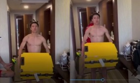 VIDEO: Bùi Tiến Dũng nâng vali với mái tóc buộc 3 chỏm để rèn thể lực VIDEO: Bùi Tiến Dũng nâng vali với mái tóc buộc 3 chỏm để rèn thể lực