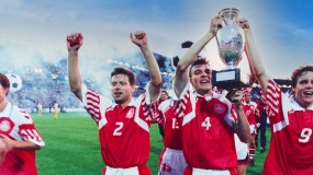 VIDEO: Đan Mạch câu giờ quá xấu xí để vô địch Euro 1992 VIDEO: Đan Mạch câu giờ quá xấu xí để vô địch Euro 1992