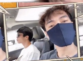 VIDEO: Công Phượng 'bảnh bao' làm tài xế đưa Văn Toàn dạo phố VIDEO: Công Phượng 'bảnh bao' làm tài xế đưa Văn Toàn dạo phố