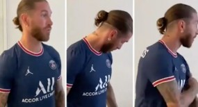 VIDEO: Ramos khoác áo PSG mà ngỡ ở Real Madrid, đòi tìm băng đội trưởng VIDEO: Ramos khoác áo PSG mà ngỡ ở Real Madrid, đòi tìm băng đội trưởng
