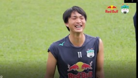 VIDEO: Tuấn Anh trở lại sau chấn thương, tươi cười trên sân tập của HAGL VIDEO: Tuấn Anh trở lại sau chấn thương, tươi cười trên sân tập của HAGL