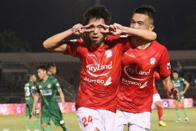 Chủ tịch TPHCM lo lắng: 'Chúng tôi sẽ thiệt hại rất lớn nếu V-League 2021 không thể tiếp tục' Chủ tịch TPHCM lo lắng: 'Chúng tôi sẽ thiệt hại rất lớn nếu V-League 2021 không thể tiếp tục'