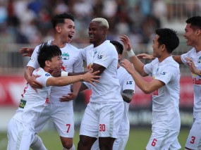5 CLB V-League phản đối rời giải sang 2022 trong một buổi sáng, đề xuất trao luôn cúp vô địch cho HAGL 5 CLB V-League phản đối rời giải sang 2022 trong một buổi sáng, đề xuất trao luôn cúp vô địch cho HAGL