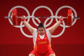 'Thần đồng cử tạ' của Trung Quốc chứng minh đẳng cấp khi xô đổ 3 kỷ lục Olympic 'Thần đồng cử tạ' của Trung Quốc chứng minh đẳng cấp khi xô đổ 3 kỷ lục Olympic