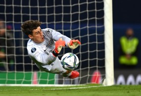 HLV Tuchel lý giải về pha thay người đỉnh cao: 'Tôi đưa Kepa vào không phải để cho vui' HLV Tuchel lý giải về pha thay người đỉnh cao: 'Tôi đưa Kepa vào không phải để cho vui'
