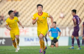 Sếp lớn SLNA: 'Chúng tôi thừa sức trụ hạng, còn chức vô địch nên trao cho HAGL' Sếp lớn SLNA: 'Chúng tôi thừa sức trụ hạng, còn chức vô địch nên trao cho HAGL'