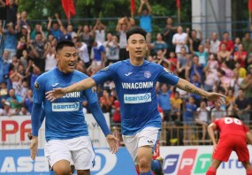 Cầu thủ Than Quảng Ninh dọa kiện đội bóng lên FIFA vì bị nợ lương nhiều tháng Cầu thủ Than Quảng Ninh dọa kiện đội bóng lên FIFA vì bị nợ lương nhiều tháng