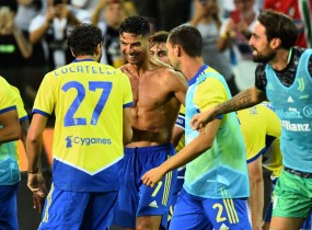 'Chúa hề' Ronaldo có màn ăn mừng hụt để đời cùng đồng đội 'Chúa hề' Ronaldo có màn ăn mừng hụt để đời cùng đồng đội