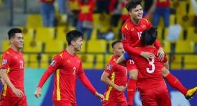 Nhận thẻ đỏ 'oan nghiệt', Việt Nam thua ngược trước Ả Rập Saudi Nhận thẻ đỏ 'oan nghiệt', Việt Nam thua ngược trước Ả Rập Saudi