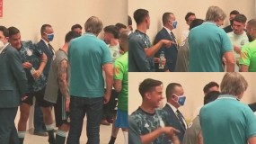 VIDEO: Dybala cười hớn hở khi phát hiện Messi mặc áo phóng viên ra hóng biến VIDEO: Dybala cười hớn hở khi phát hiện Messi mặc áo phóng viên ra hóng biến