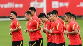 NHM bóng đá Trung Quốc bất bình khi bị 'quân xanh' đòi trả phí đá giao hữu NHM bóng đá Trung Quốc bất bình khi bị 'quân xanh' đòi trả phí đá giao hữu
