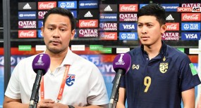 Thảm bại vì chủ quan, thầy trò ĐT Thái Lan thay nhau xin lỗi CĐV nước nhà Thảm bại vì chủ quan, thầy trò ĐT Thái Lan thay nhau xin lỗi CĐV nước nhà